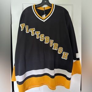 Vintage 90’s Pittsburgh Penguins jersey